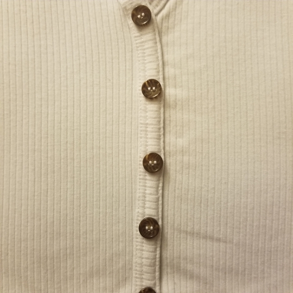 Forever 21 Ribbed V Neck White Button Crop Top EUC - Picture 2 of 4